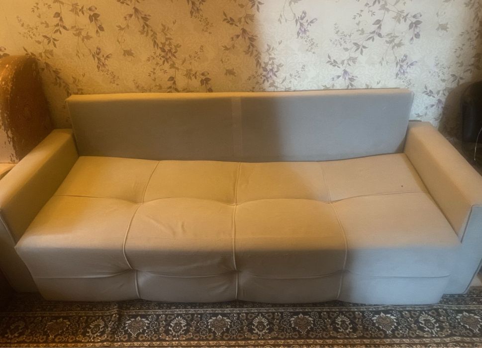 Срочно! Продаю два дивана  за 4000 вместе.
