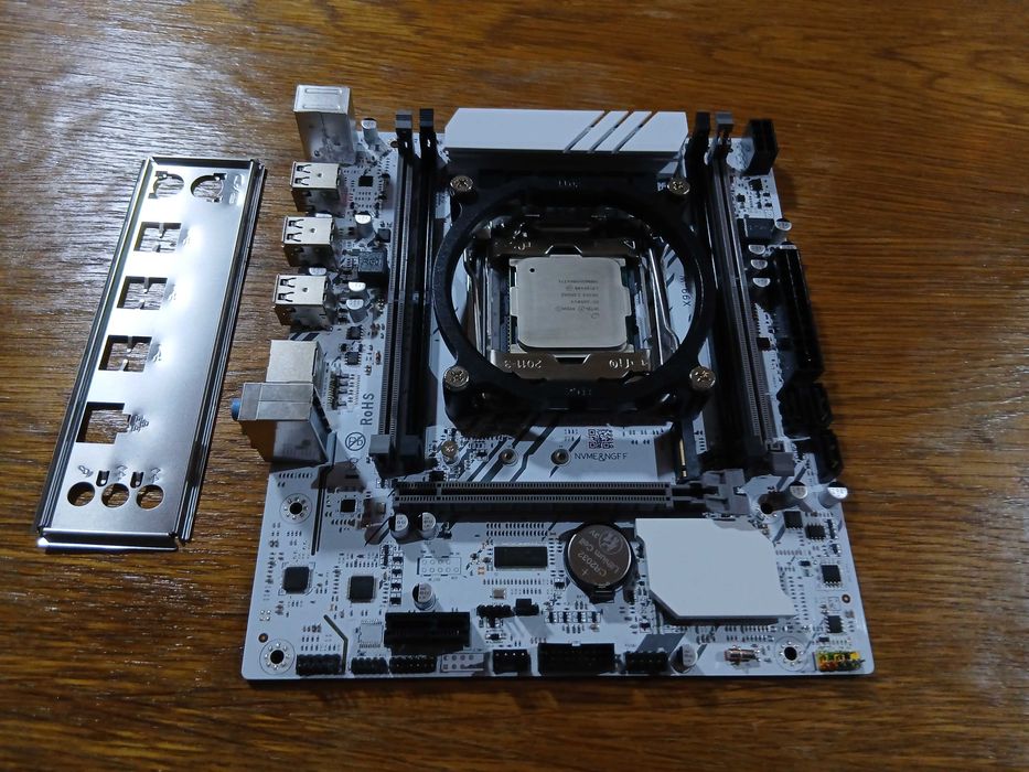 Kit Intel "i9" cu 12c/24t - alb