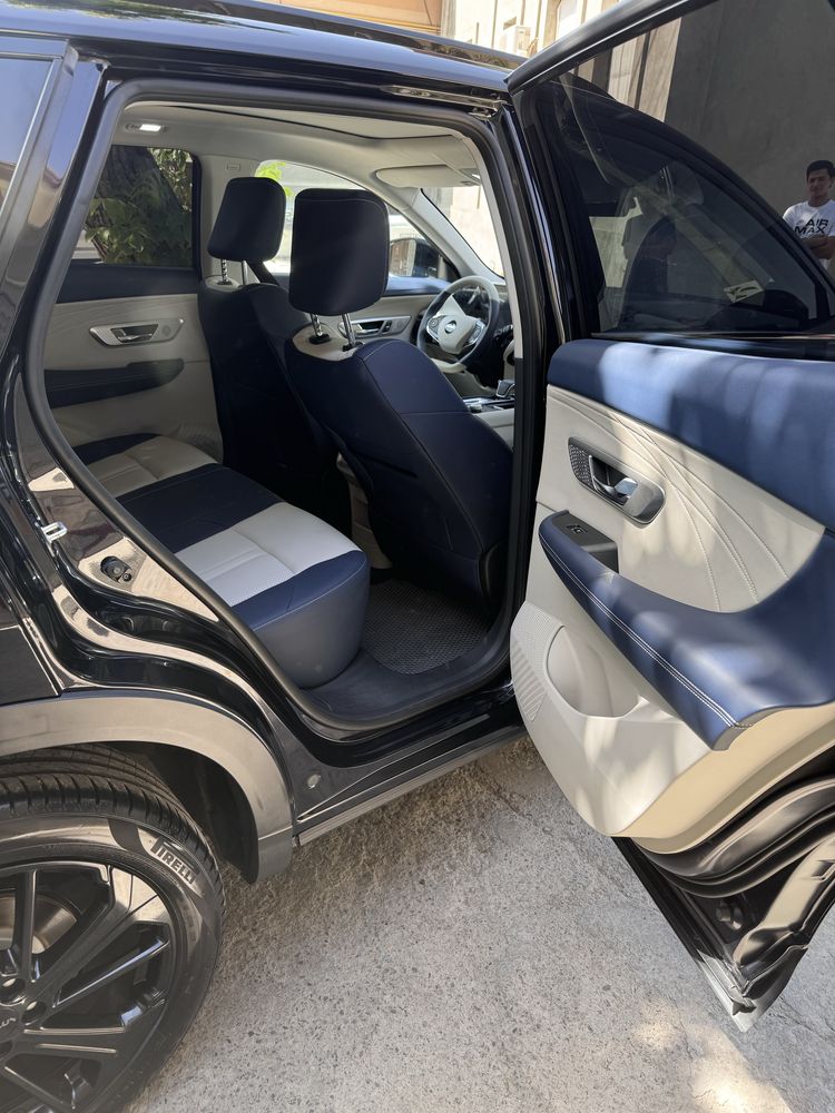 Dongfeng Aeolus Huge Hybrid