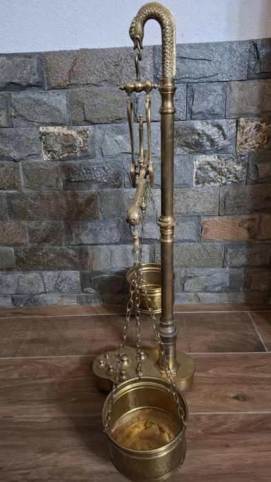 Красива месингова везна