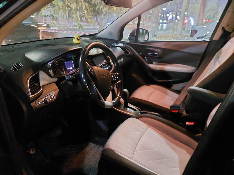 Продаю срочно трекер 1 примьер.  Своя.