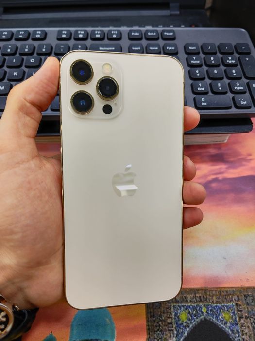 Iphone 12 pro max gold