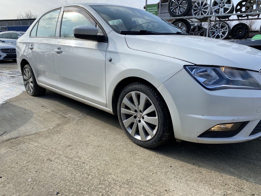 Fuzetă dreapta față Seat Toledo 2014