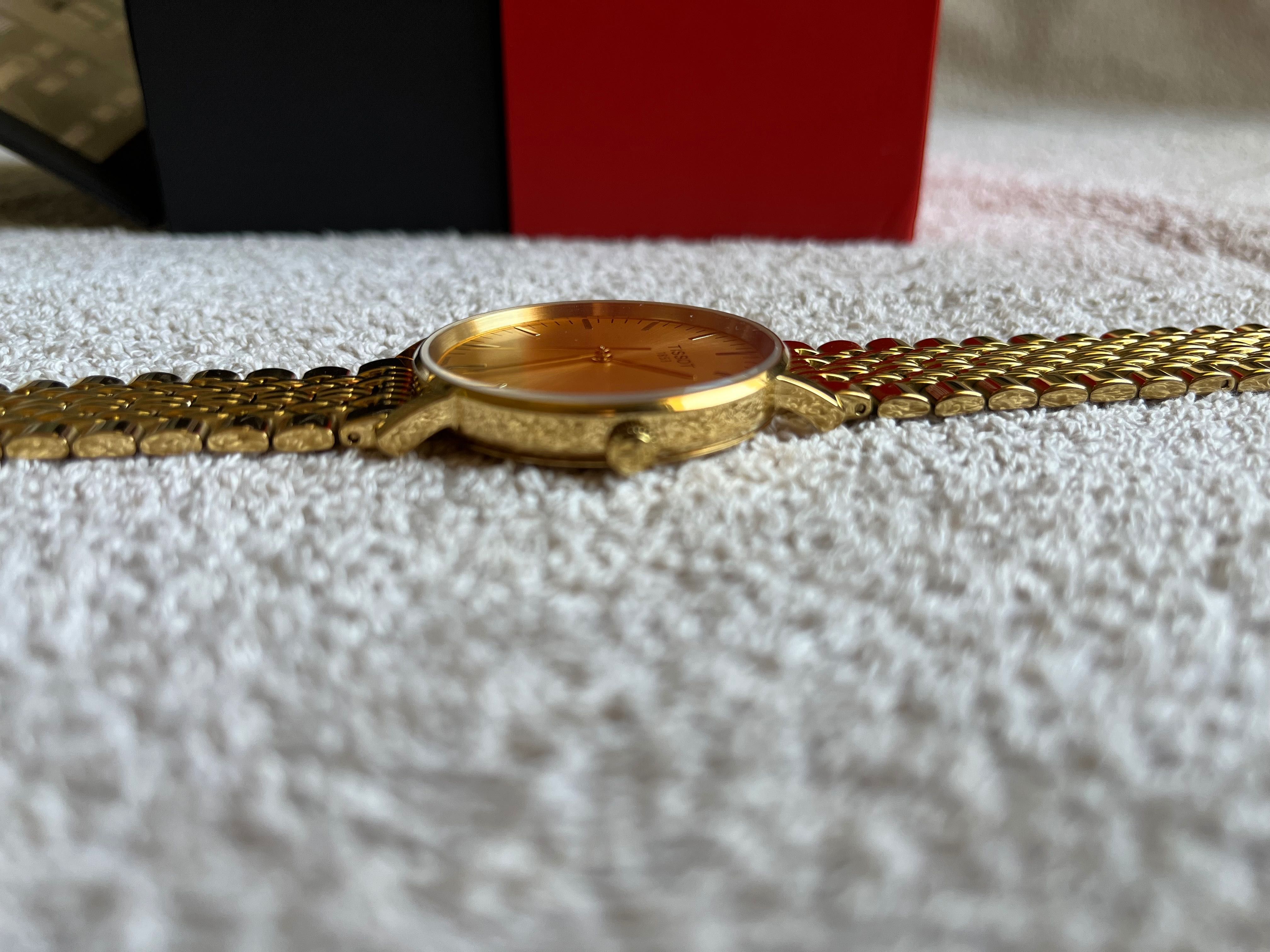 Ceas Tissot T-Classic Everytime Gold