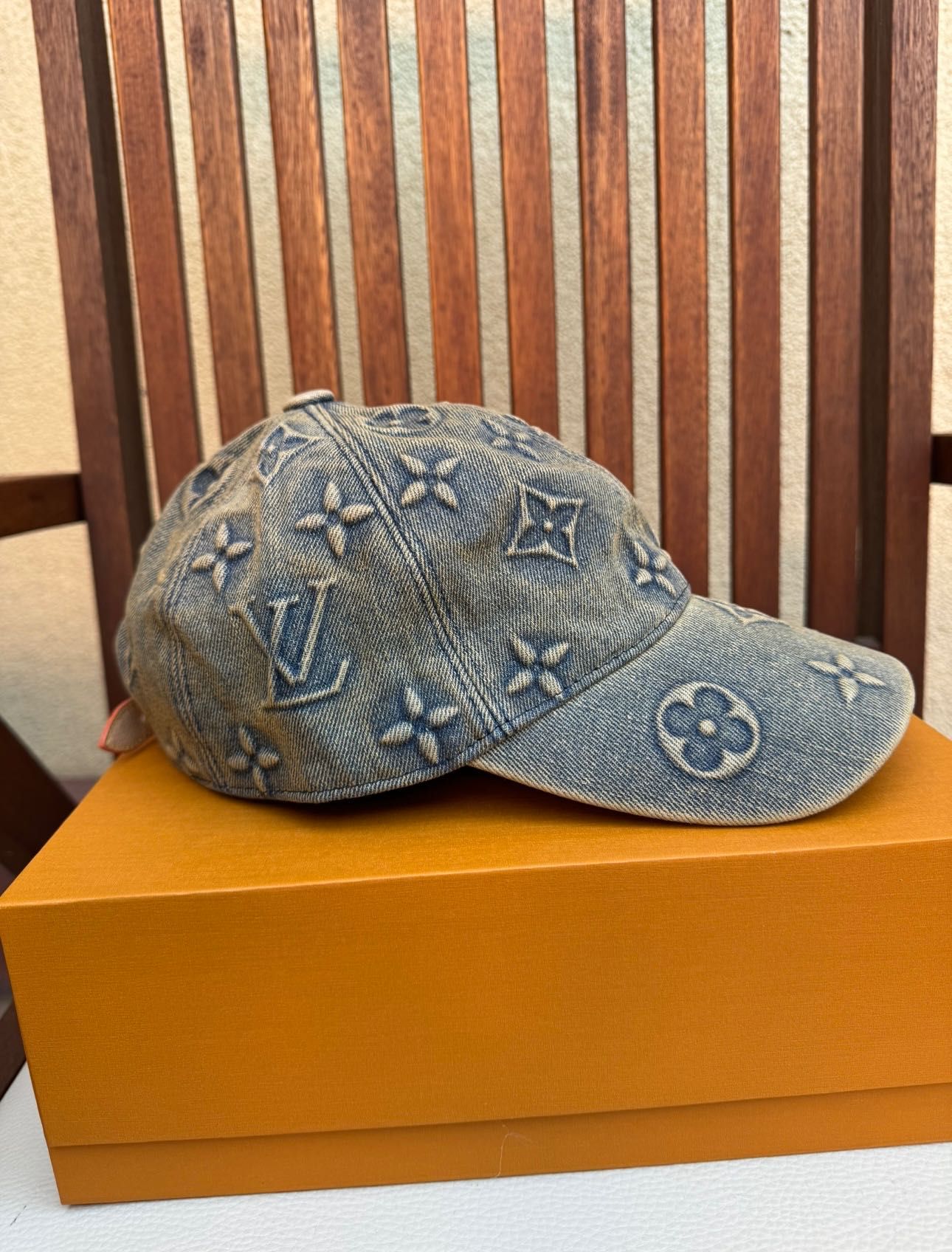 Sapca originala Louis Vuitton LV Monogram Washed Denim noua