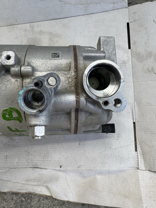 Compresor ac NOU marca valeo pt 2.0 cffb passat b7 jetta skoda golf6