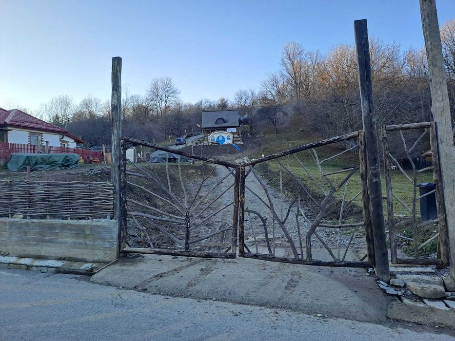 Vând complex tradițional:casă maramureșeană,casă hobbit,case Bucovina
