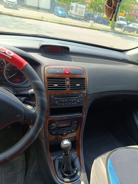 Автомобил Пежо 307