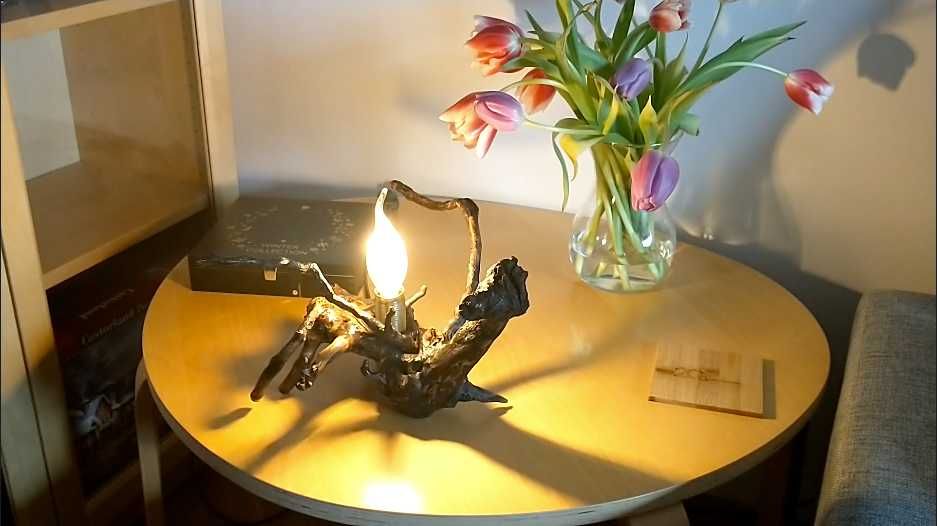Lampa deco/vintage Tortuga din lemn de vita de vie prelucrata manual