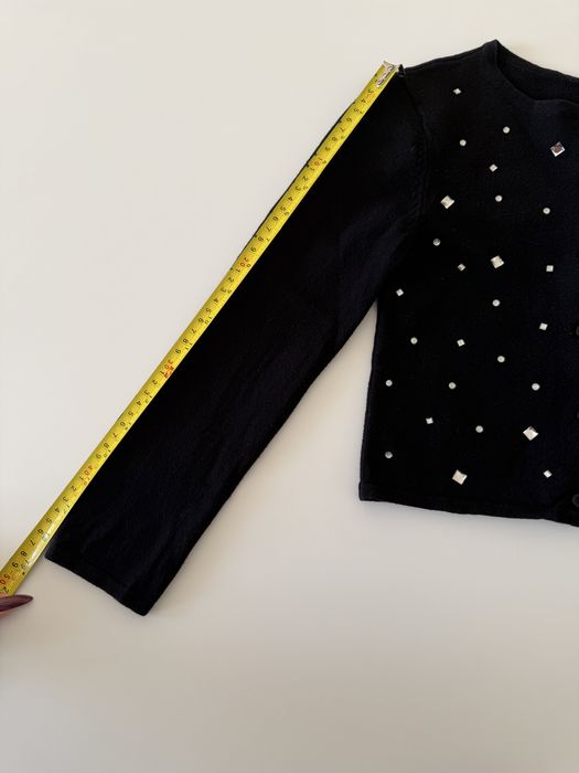 Черна жилетка подходящ за момиче  7/8год с камъчета в предната част