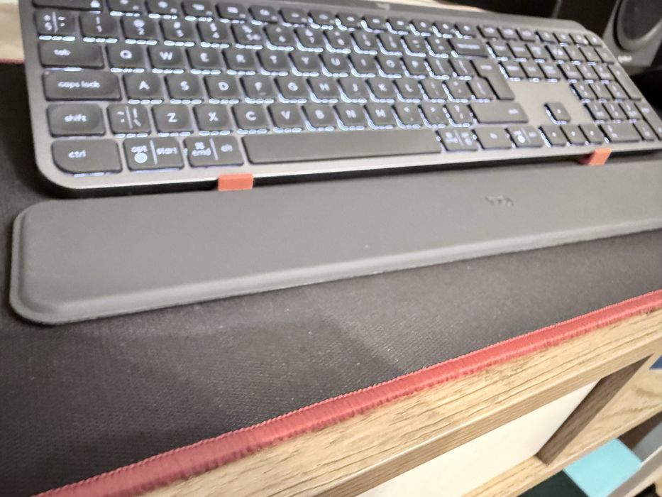 Vand tastatura mx keys win/mac cu palmrest