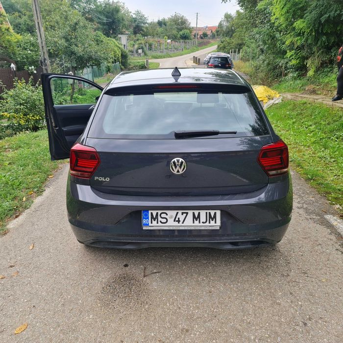 Volkswagen Polo, an fabricație 2020, motor de 1l, benzină, 96 CP, gri.