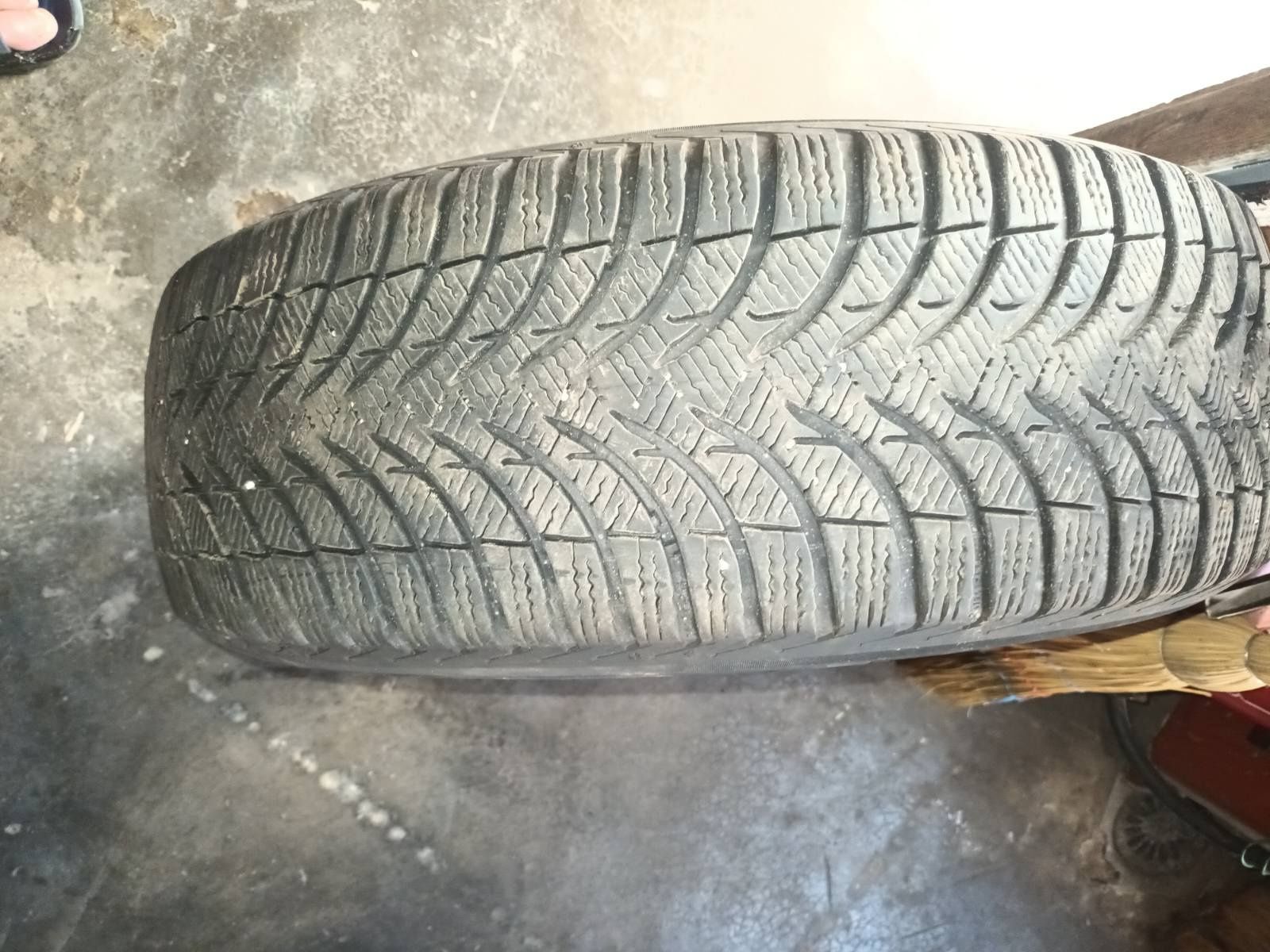 Продавам зимна гума Michelin 215/60/17