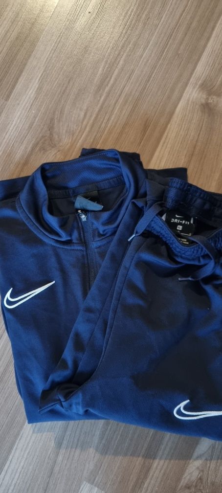 Nike DRI - FIT екип