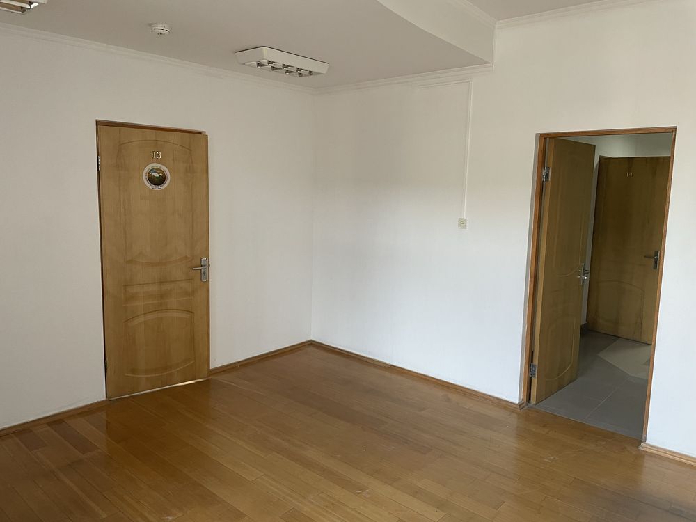 В аренду офисы в центре от 15 м.кв. , гараж , стоянка