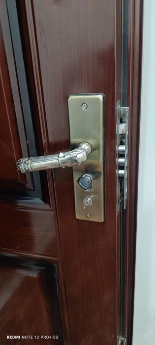 Продам входной железный дверь