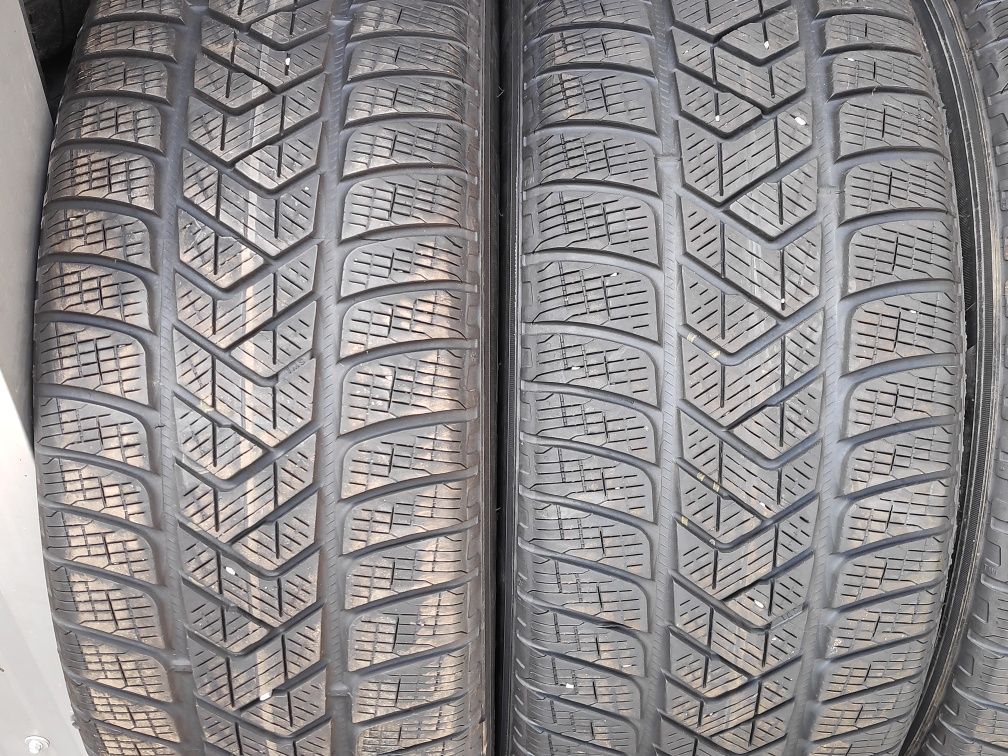 Зимни гуми 235/60/18 Pirelli