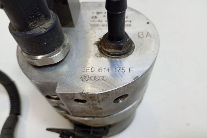Pompa ABS Unitate control  8E0614175F Volkswagen VW Passat B5.5 (face