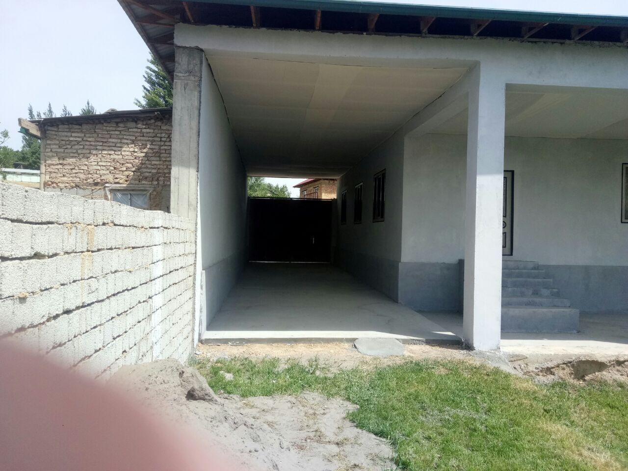Продаётся дом в чирчике соток 8 комнат 9