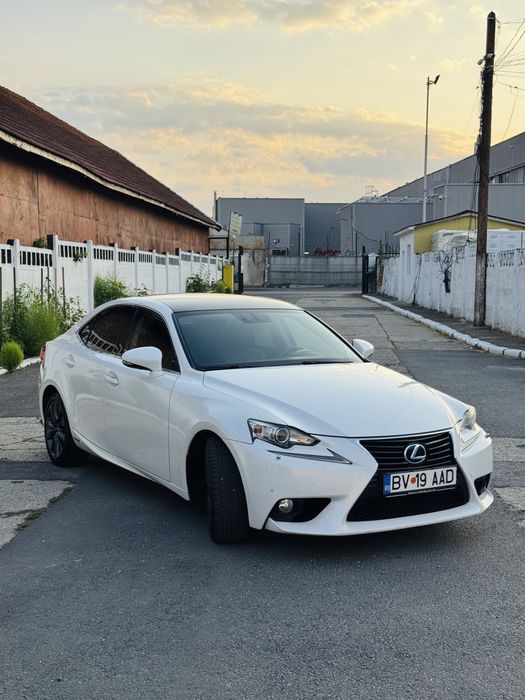 Vand Lexus is300h, hibrid, istoric complet in reprezentanta Toyota