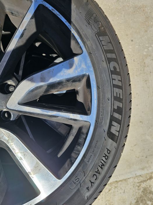 Jante Nissan cu cauciucuri Michelin