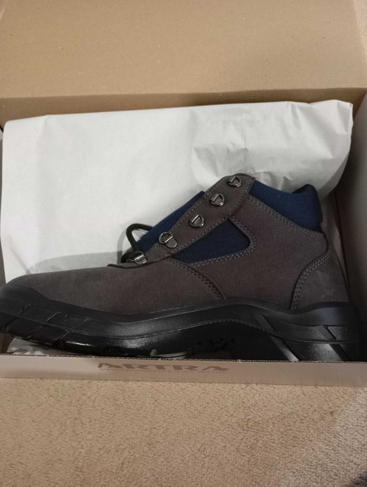 Продавам зимни обувки Artra много качествени.