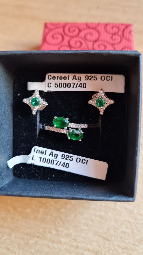 Reducere de preț! Set superb inel+cercei din argint 925 cu smaralde.