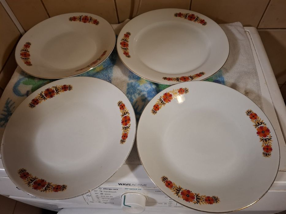 Продавам чинии български порцелан