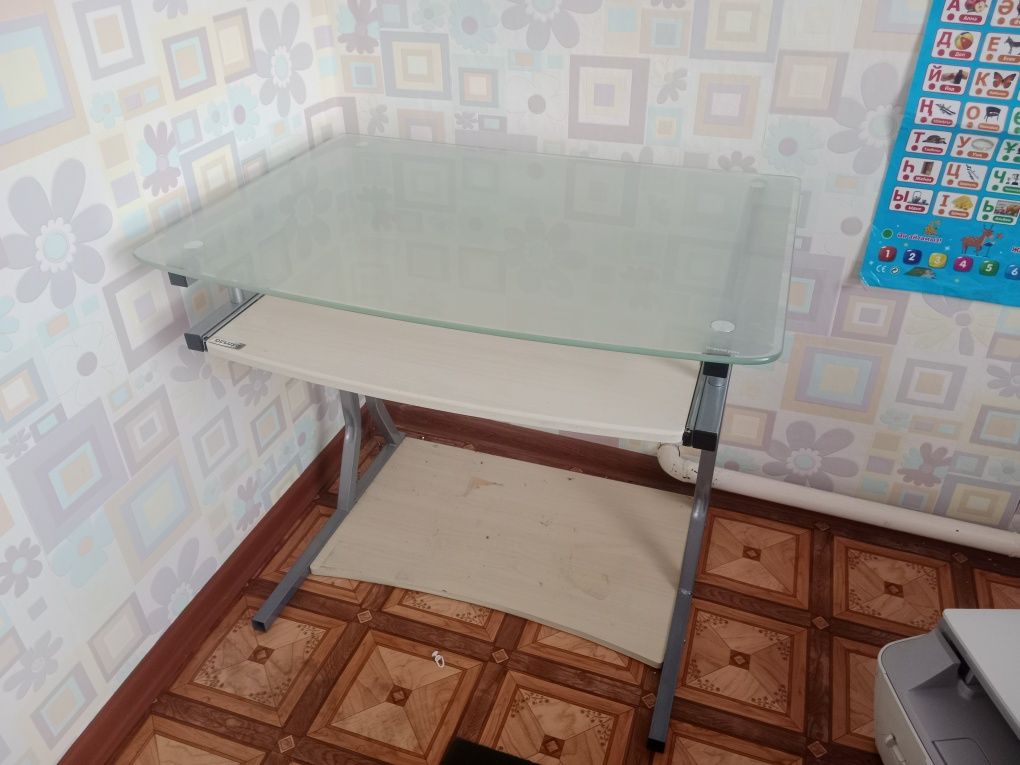 Продается стол для компьютера