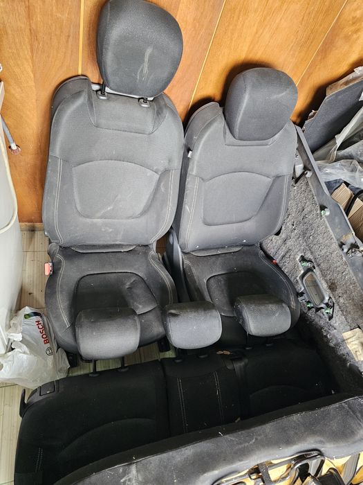 Седалки за Рено Captur 2018 година