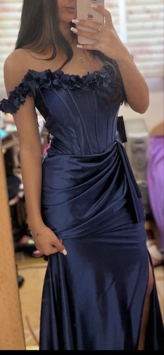 Тъмносиня абитуриентска рокля