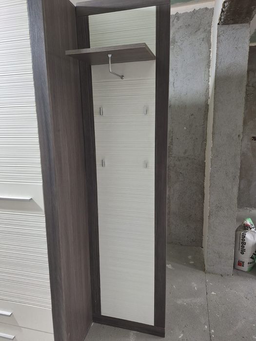 Cuier cu dulap adus din Austria