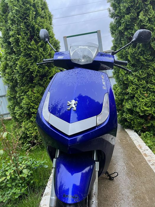 Vând scuter de 49,perfect funcțional fără niciun fel de problemă!!
