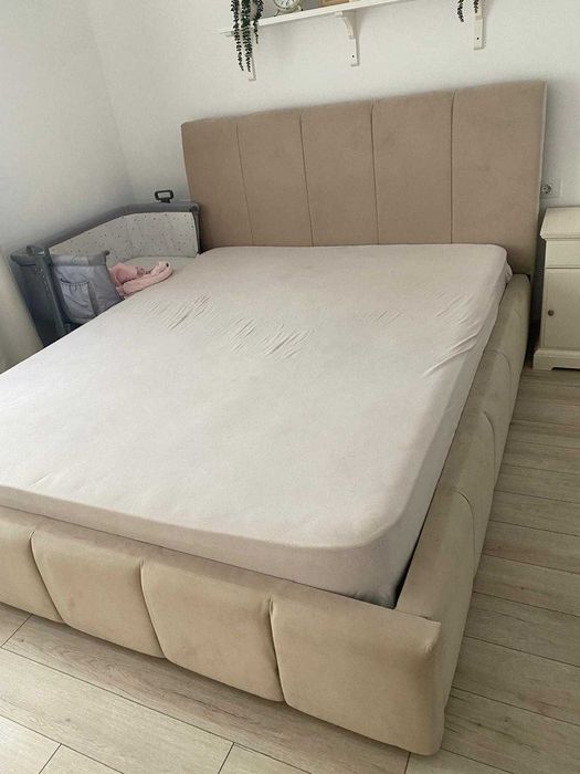 Pat matrimonial tapitat 160x200, calitate, saltea inclusa.