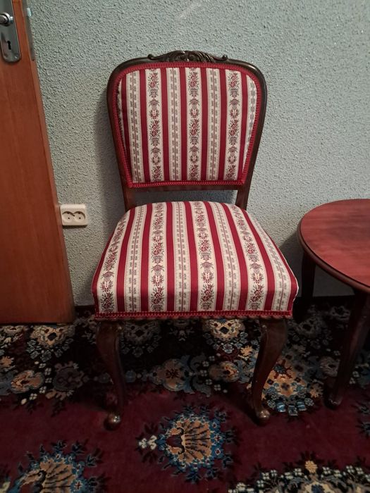 Vând două scaune în star foarte bună!