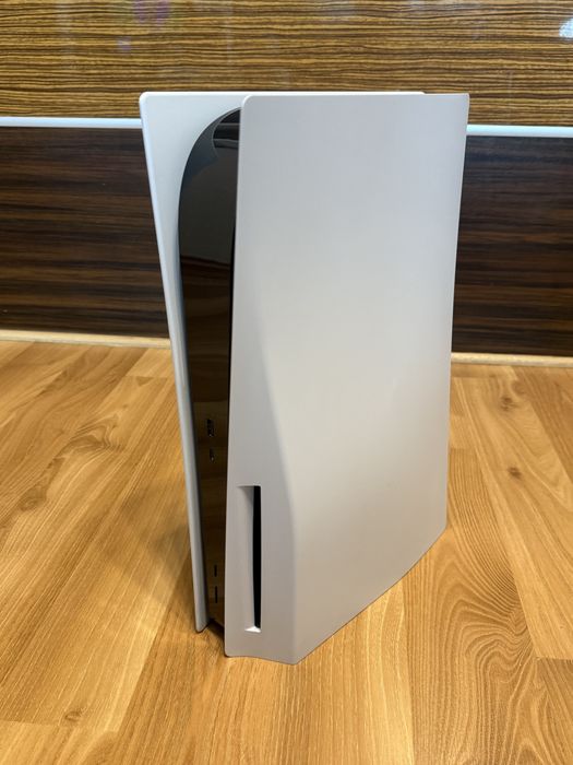 Playstation 5 PS5 disc edition в отлично състояние