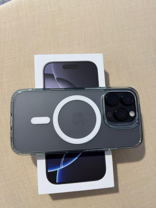 Vand Iphone 16 pro 256 GB impecabil în garanție.