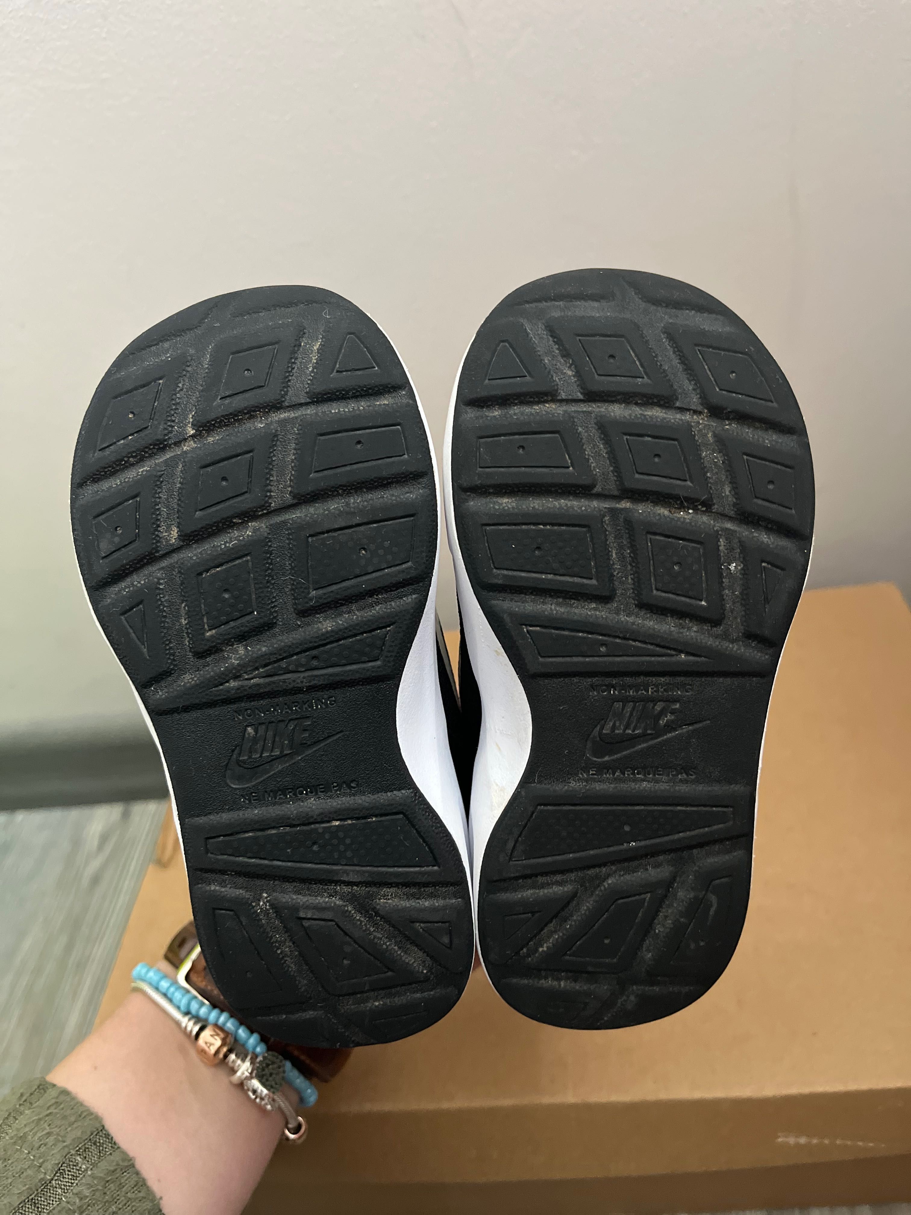 Маратонки Nike 23,5 без забележки, леки и удобни