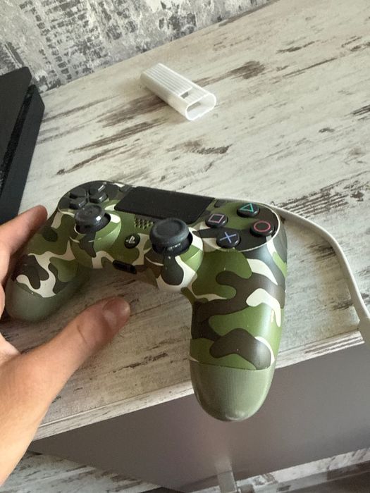 PlayStation 4 с джойстик