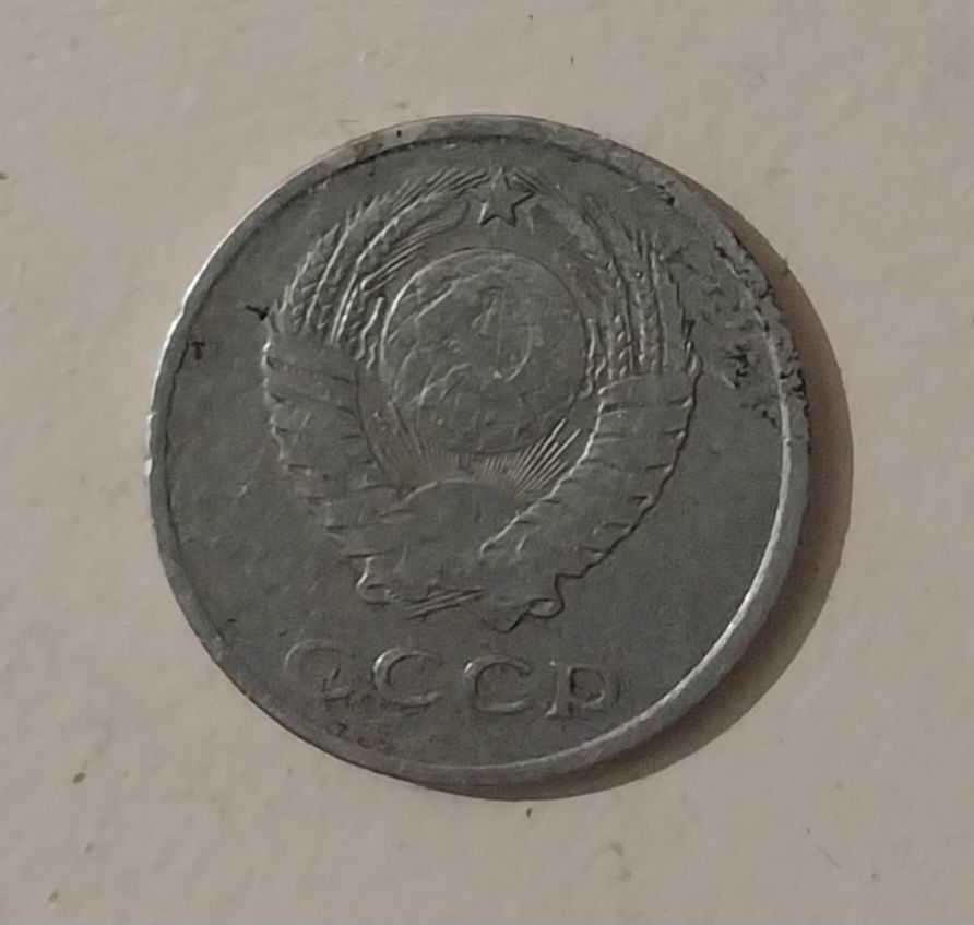 Продам монету стоимость 8000тенге