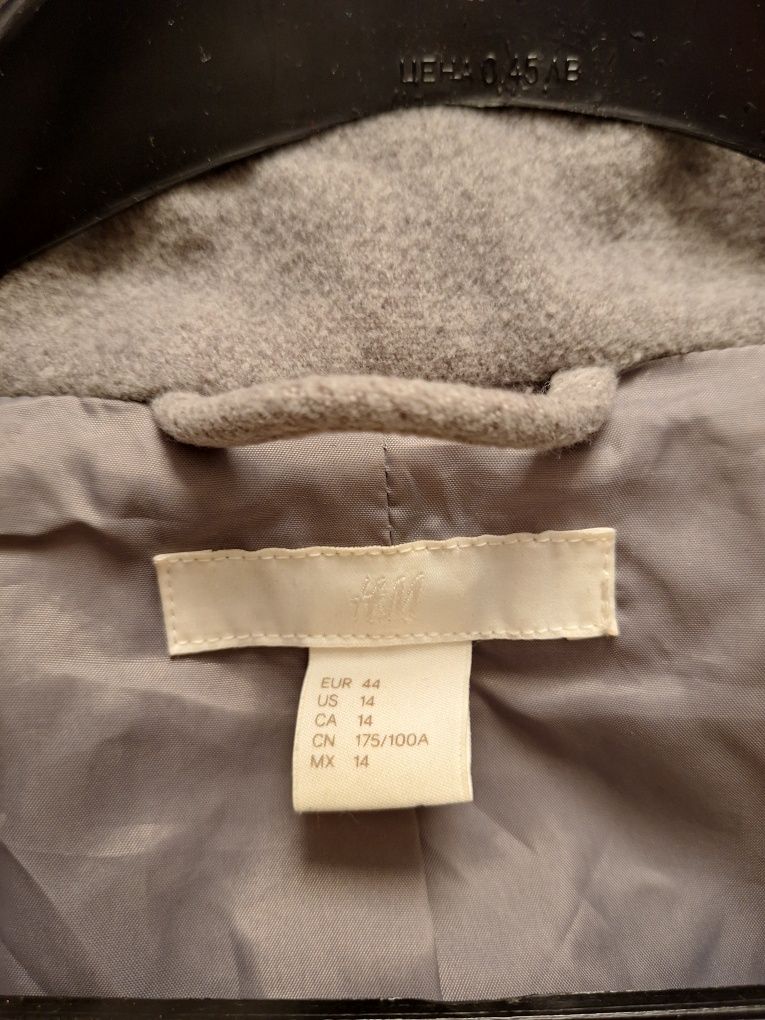 Сиво палто на H&M