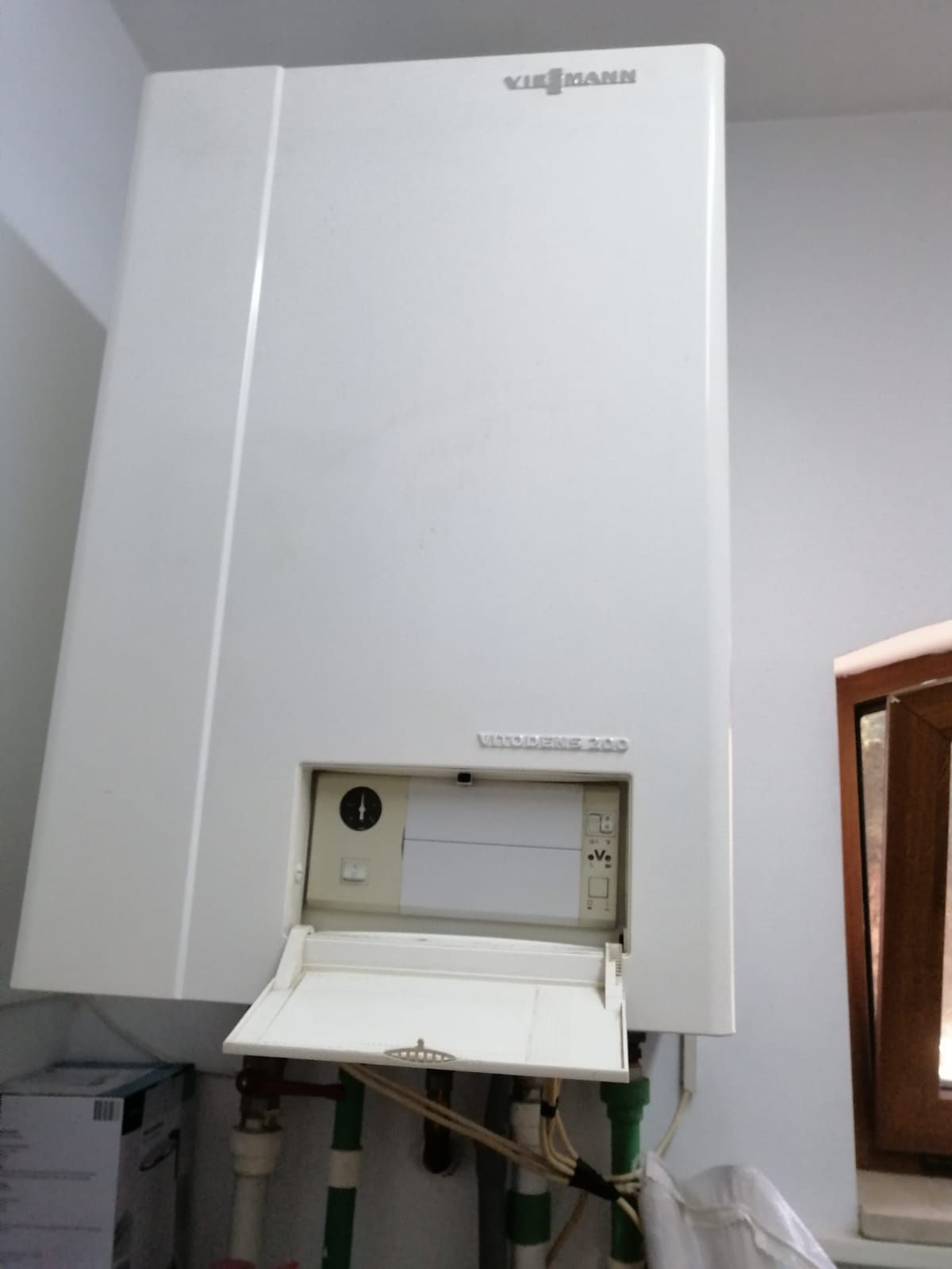 Vând centrala Viessmann Vitodens 200 plus boiler Vitocell 100