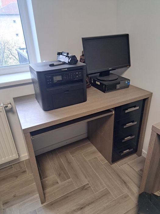 Mobiler birou cu sertare si polita tastatura