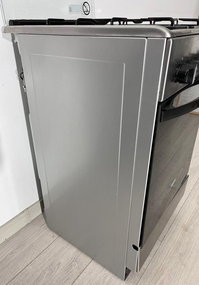 Aragaz Zanussi cu 4 Ochiuri și Cuptor
