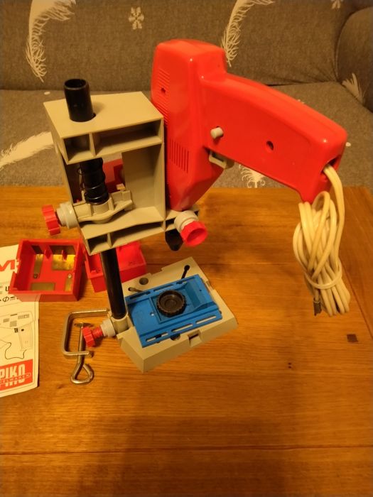 Продавам  детска играчка бормашина със стойка Piko hobby SM3 / 12 V