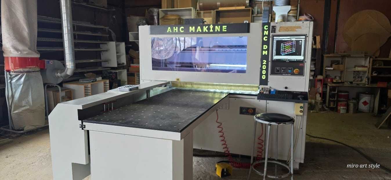 CNC пробивна машина с 4,5 kW фрезови рутер DM 2000 CNC