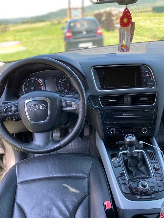 Vând Audi Q5 2012