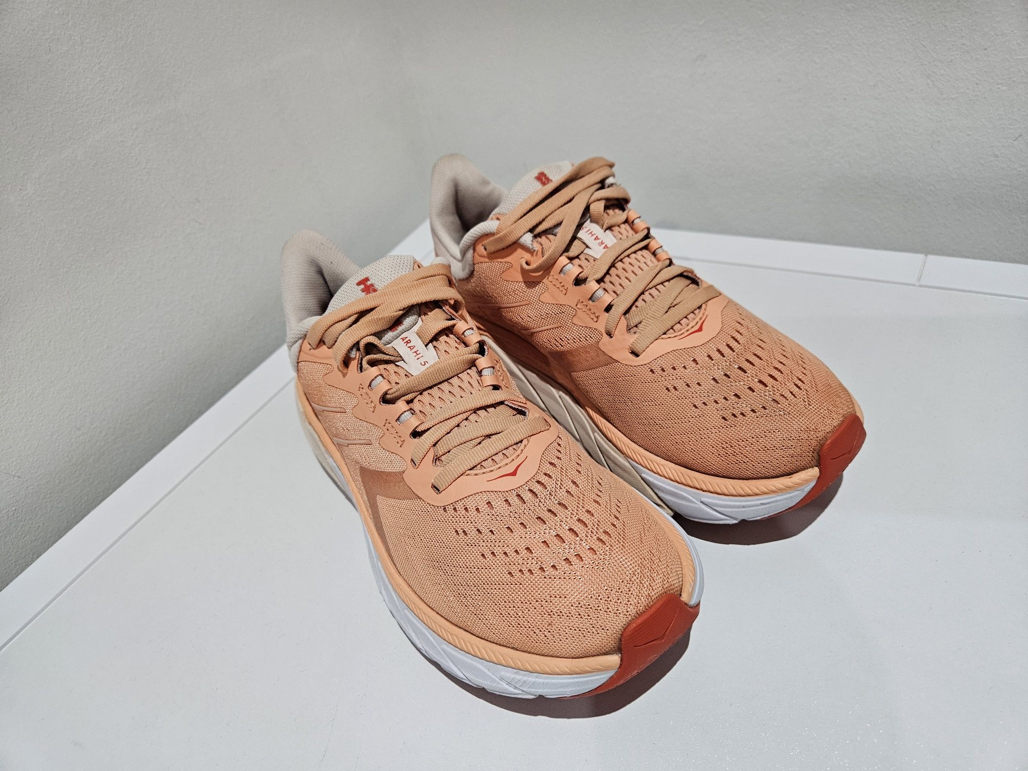 Hoka Arahi 5 - 38.5 номер маратонки
