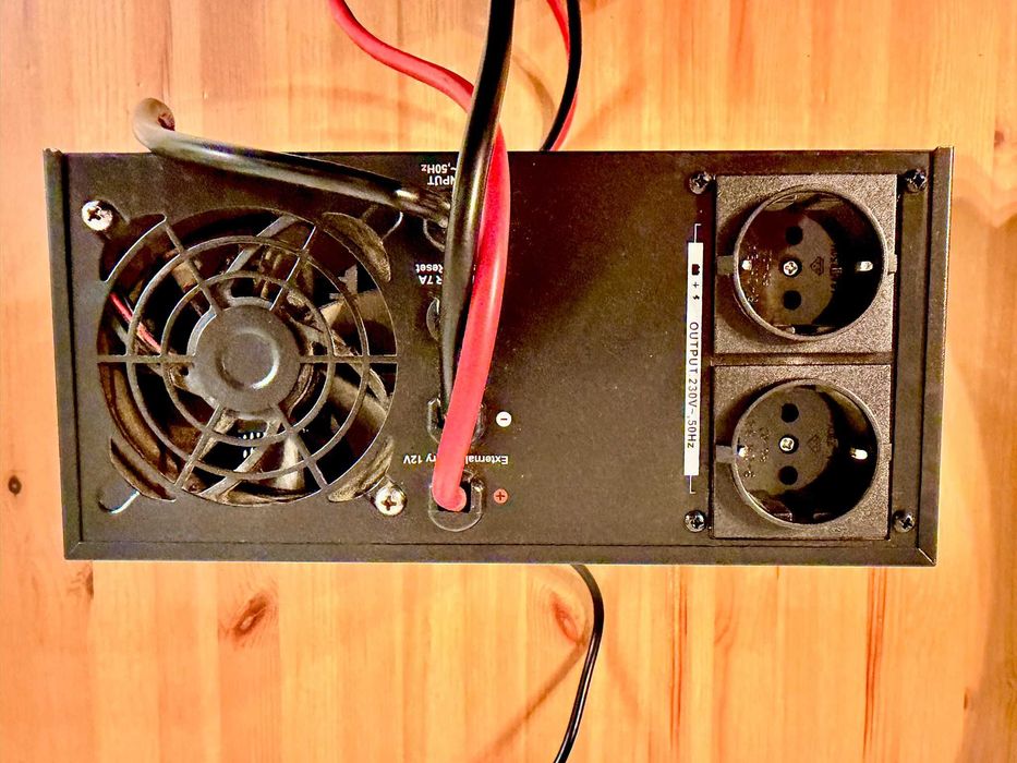 UPS nJoy Aira 600VA 500W sinuzoidă pură pentru PC și centrale