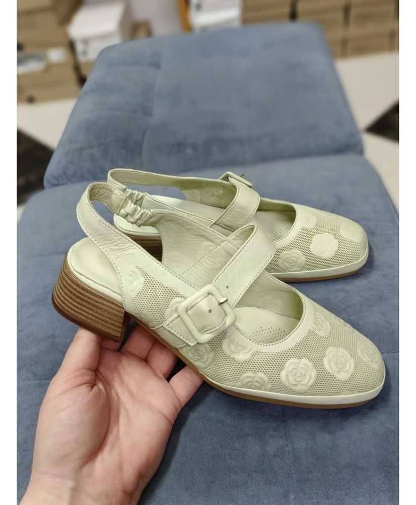 Продам срочно обувь